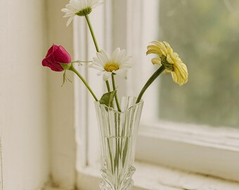 1940年代のヴィンテージ透明ガラス花瓶：チェック柄の花のデザイン