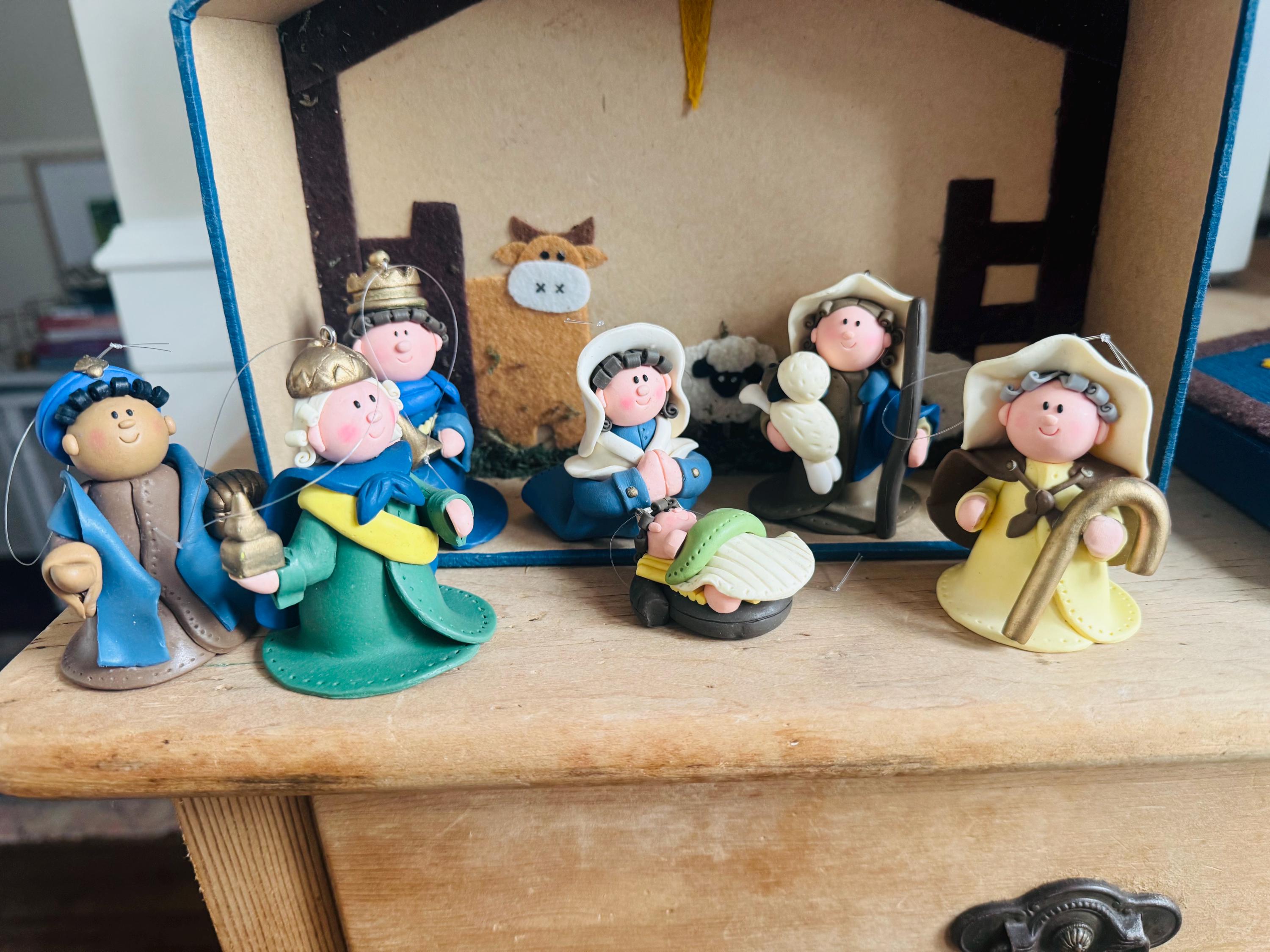民芸品キリスト降誕セット | フェルト製の馬小屋、粘土人形 - Etsy 日本