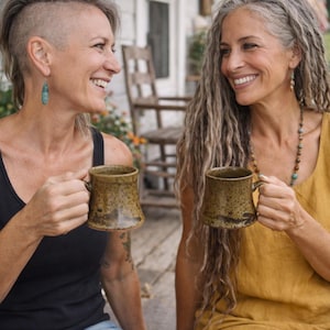 Vintage Studio Pottery Mug Set – Handmade Brown Speckled Ceramic Cups (Signed)