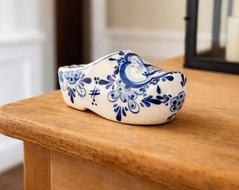 Vintage Delft Blue Mini Dutch Clog Planter / Figurine – Hand-Painted Windmill Porcelain – Holland Souvenir – Cottage Shelf Decor
