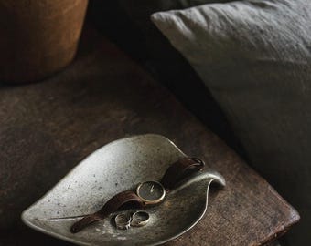 Vintage messing bladsnuisterijschaal: moderne sieradenhouder uit het midden van de eeuw
