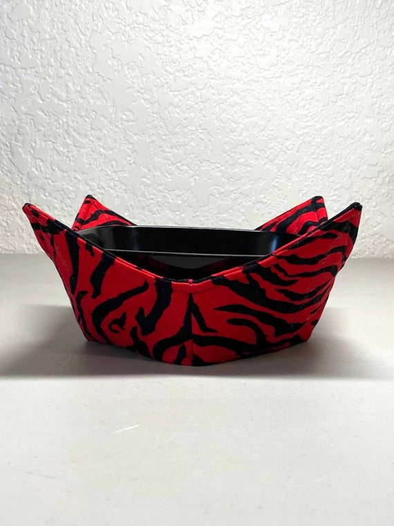 0200-703 (10X10) Microwave Bowl Cozy - Red Leopard