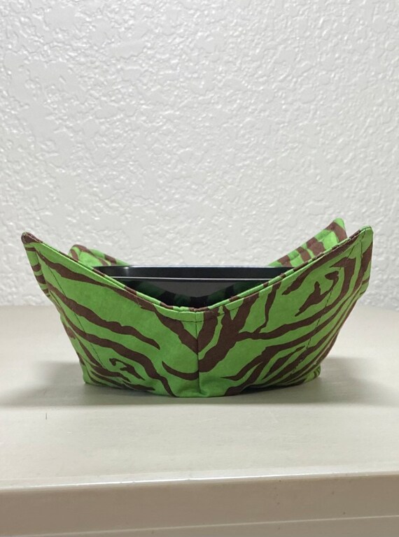 0200-723 Microwave Bowl Cozy- Green Leopard