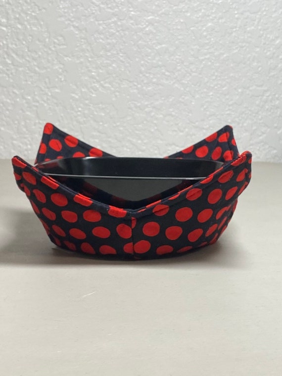 0200-594 - (10X10) Microwave Bowl Cozy- Black w/Red Dots