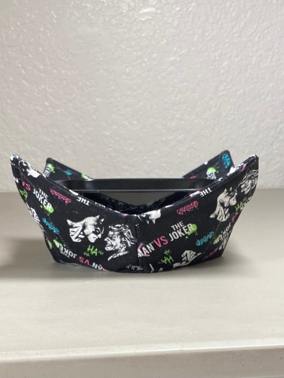 0200-796 Microwave Bowl Cozy- Batman VS The Joker