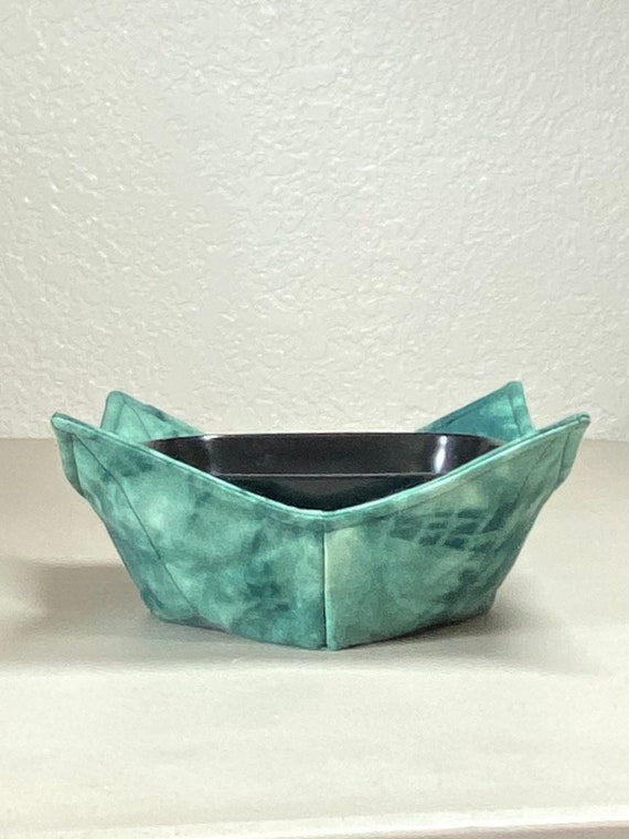 0200-793  Microwave Bowl Cozy - Green Tye Dye