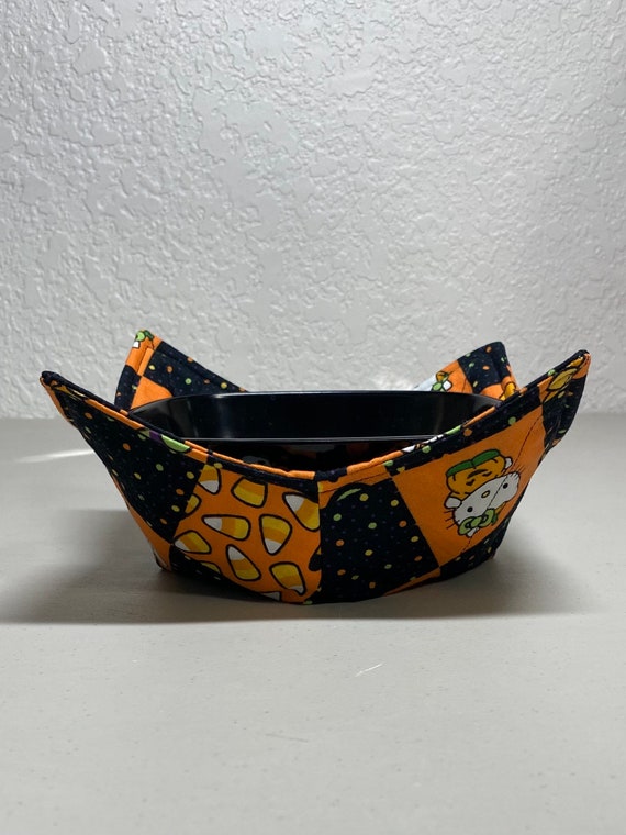 0200-572  Microwave Bowl Cozy - Hello Kitty Halloween