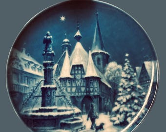 Vintage 1972 Berlin Design Christmas Plate – Christmas Eve in Michelstadt – West Germany Blue & White Limited Edition