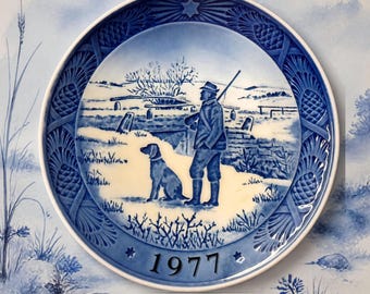 Vintage 1977 Royal Copenhagen Christmas Plate Hunter and Dog Blue White Danish Porcelain Denmark