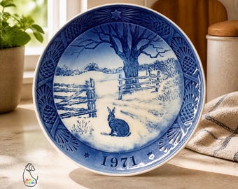Vintage 1971 Royal Copenhagen annual Christmas plate, “Hare in Winter Landscape” (Hare i Vinterlandskab), made in Denmark