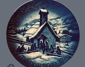Vintage 1976 Bareuther Bavaria Christmas collector plate, featuring “Chapel in the Mountains Close to Oberstdorf/Allgäu.”