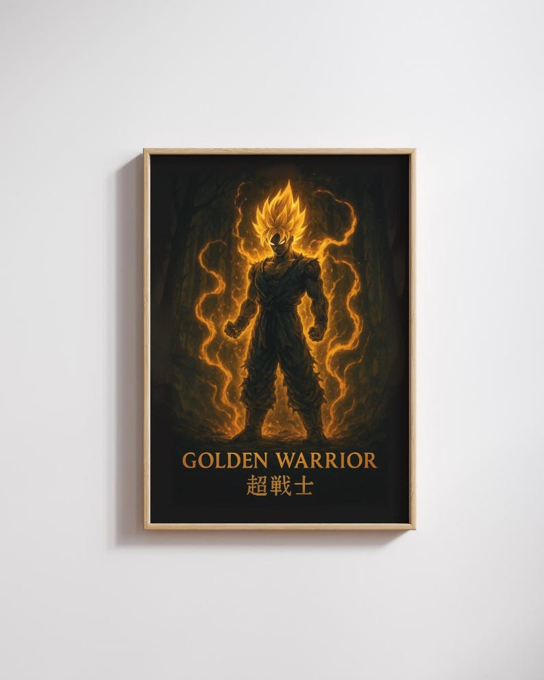 Pu&ograve; includere: Stampa artistica incorniciata raffigurante un guerriero dai capelli dorati con un'aura luminosa. L'opera presenta il testo "GOLDEN WARRIOR" e caratteri giapponesi. Il guerriero &egrave; ambientato in un bosco scuro, con energia giallo-arancio.