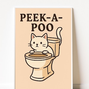 Può includere: Una stampa incorniciata con un gatto dei cartoni animati che guarda sopra un gabinetto. Il testo "PEEK-A-POO" è visualizzato sopra l'illustrazione del gatto e del gabinetto. L'opera d'arte è su uno sfondo color pesca chiaro.