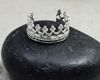 Sterling Toe Ring. Sterling silver knuckle ring. silver crown. sterling crown ring. silver toe ring. filigree toe ring. Summer jewelry