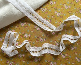Vintage Eyelet Lace Trim with Scallops - 1” Wide - White - Non-Stretch - By the Yard