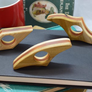 Houten paginahouder voor boeken | Duimboekhouder populierenhout en oranje hars | Accessoire voor lezen met één hand | Handgemaakte boekenlegger cadeau voor lezers