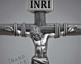 Ciondolo crocifisso cristiano, Gesù sulla croce (finitura argento o oro)