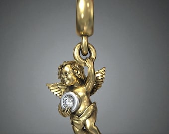 Collar con colgante de Cupido, plata bañada en oro, diamante y querubín (26 mm)