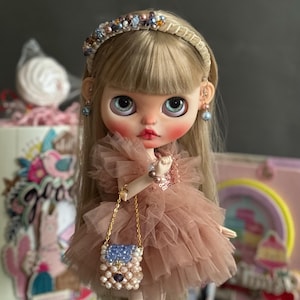 Handmade Blythe Doll Accessories Set Beige– Beaded Hand bag, Headband, Earrings & Bracelet | OOAK Doll Jewelry. Outfit, clothes, headpiece