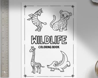 Pode incluir: Um livro de colorir em preto e branco intitulado "Wildlife Coloring Book" com ilustrações de uma zebra, um leopardo, uma girafa e um crocodilo. O livro está em uma superfície branca.