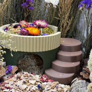 Multi-Level Circular Small Pet Hide