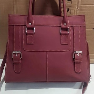 Stylish Leather Tote Handbag for Women – Large Capacity Shoulder Bag with Buckle Design