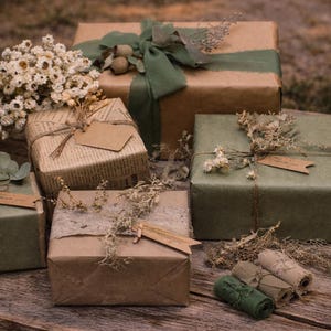 Neutral Wrapping Paper Set, Kraft Paper Wrapped Presents, Mulberry Paper & Green Wrap, Minimalistic Gift Wrapping Supplies and Flowers