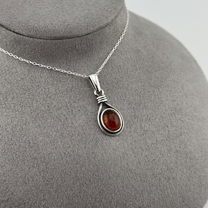 Collar con colgante de ámbar en plata de ley / Lágrima estilo bohemio artesanal vintage