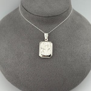 Sterling Silber gravierte Medaillon Halskette | Vintage 1970er Jahre Rechteckig