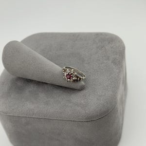 Vintage Rubin Cluster Ring Sterling Silver Juli Födelsesten, UK Storlek M, US Storlek 6 1/2, EU Storlek 52.5