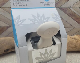 Edge Paper Punch, Martha Stewart Border Punch, Retractable, Aster, New in Box