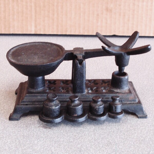 Vintage IRON ART Mini Cast Iron Scale.