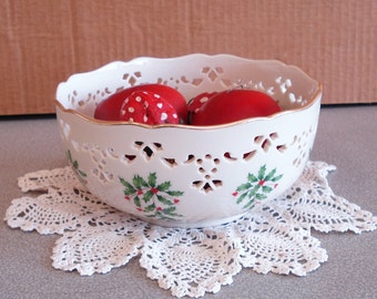 LENOX 24K Gold Warranted Pierced Ornate Holiday Bowl.