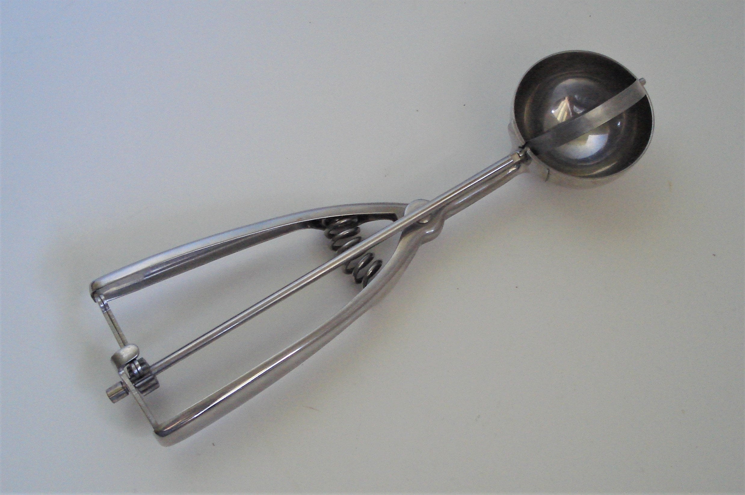 Core Kitchen 10.6 In. Stainless Steel Ice Cream Scoop DBC30625, 1