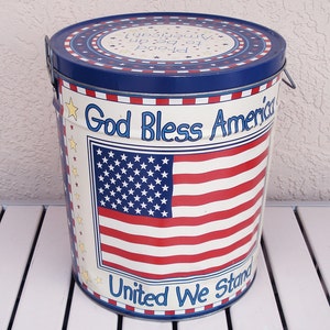 Vintage BERTELS CAN CO. Huge Decorated Tin Box Proud To Be An American. image 2