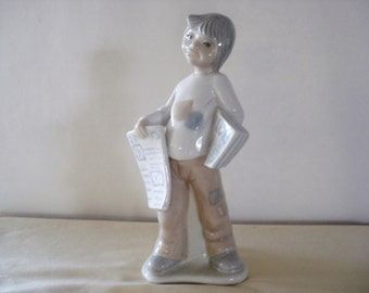 TENGRA Collectible Porcelain Newspaper Boy Figurine Spain.