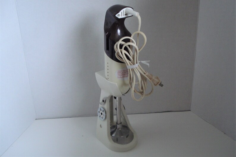 Magic Wand Immersion Hand Held Blender With 4 Attachments and Wall