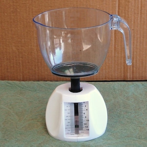 Mechanical Scale Kitchen Food With Measuring Cup Capacity 16 Oz by 1/2 Oz.. image 1