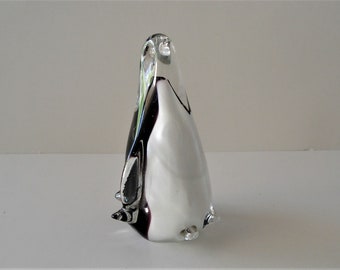 Collectibles Penguin Art Glass Paper Weight.