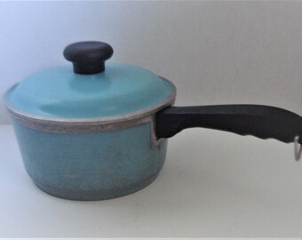 Vintage CLUB Cast Aluminum 1 1/2 Qt. Sauce Pot.