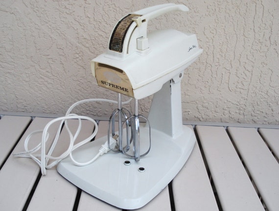 Vintage Electric Hand Mixer Black & Decker White Hand Held Mixer 