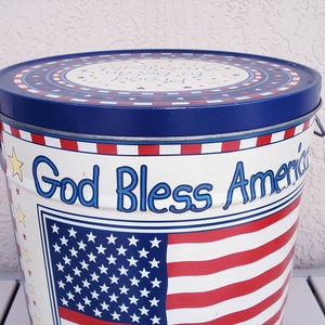 Vintage BERTELS CAN CO. Huge Decorated Tin Box Proud To Be An American. image 3