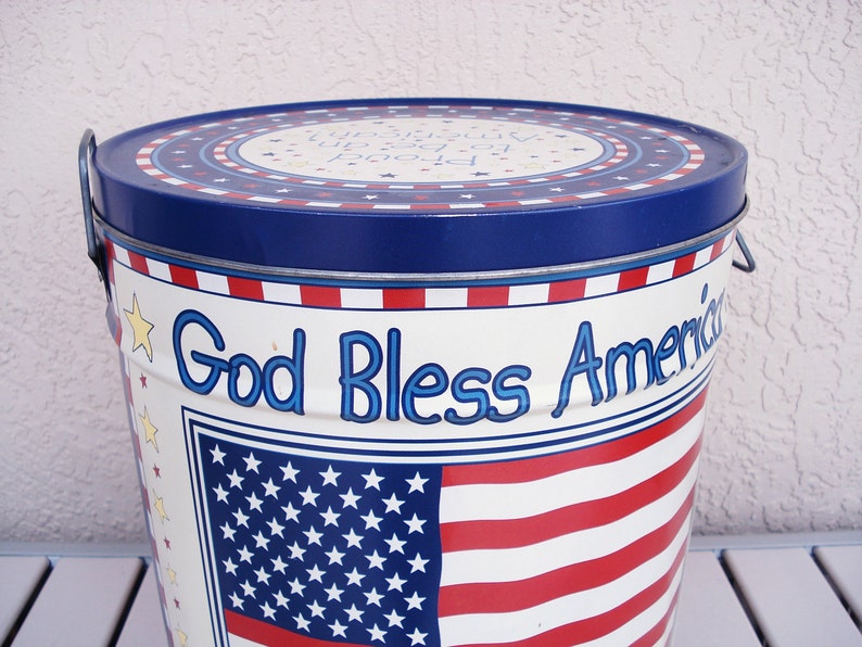 Vintage BERTELS CAN CO. Huge Decorated Tin Box Proud To Be An American. image 3