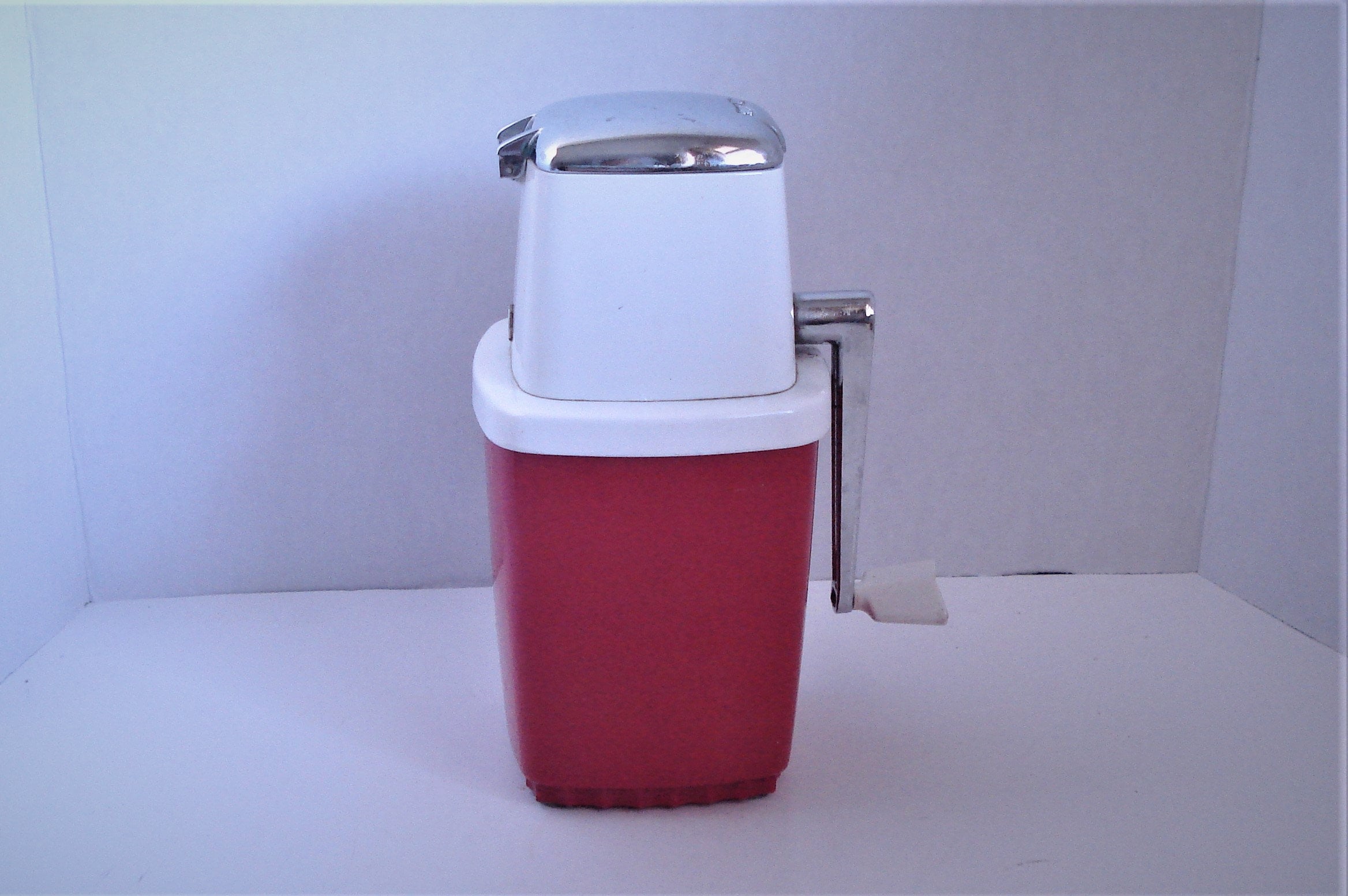 KSTE KSTE Portable Hand Crank Manual Ice Crusher Round Household Shaver Snow Cone Maker Kitchen Tool