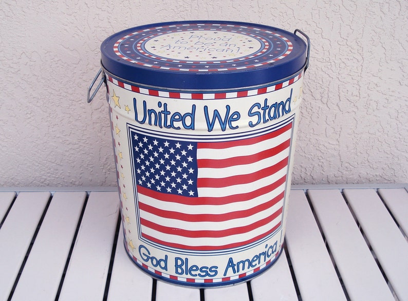 Vintage BERTELS CAN CO. Huge Decorated Tin Box Proud To Be An American. image 1
