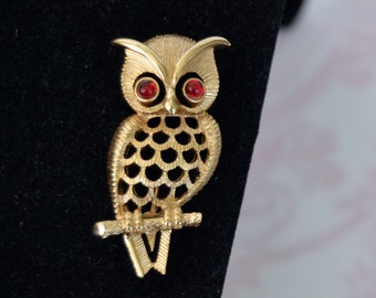 Vintage Owl Brooch in Gold Tone Metal with Red Eyes by Avon