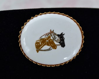 Vintage Ceramic Horse Cameo Brooch with Gold Tone Metal Setting