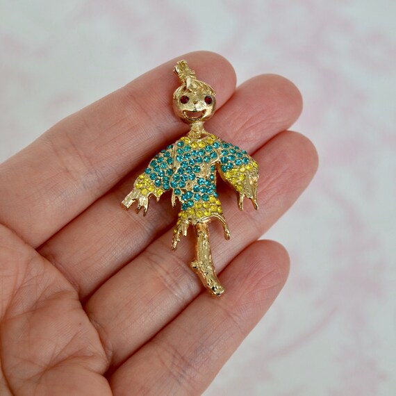 Vintage Scarecrow Brooch Made of Gold Tone Metal … - image 10