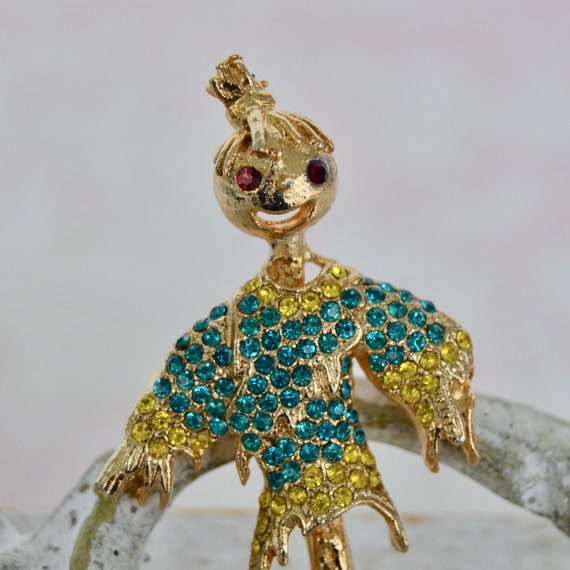 Vintage Scarecrow Brooch Made of Gold Tone Metal … - image 3