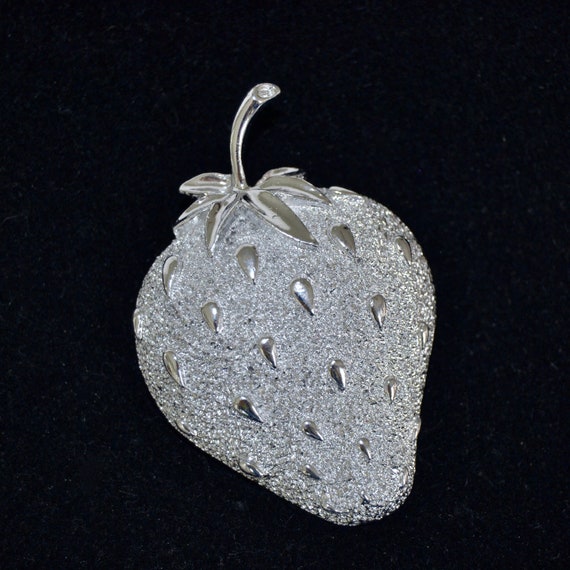 Vintage Strawberry Brooch in Silver Tone Metal by Sarah Coventry